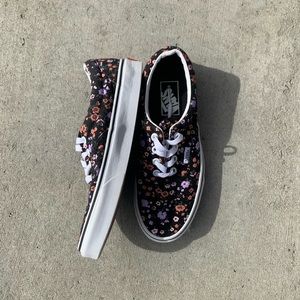 women’s vans 7.5 Era  Shoes Floral Covered Ditsy-True White